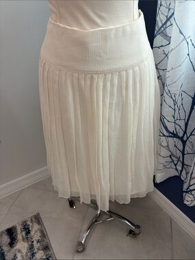 White House Black Market Cream Pleated Silk Skirt